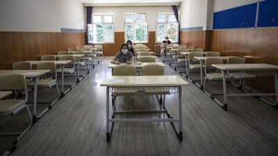 Bilim Kurulu Üyesi açıkladı: Diğer sınıflar ve üniversiteler açılabilir