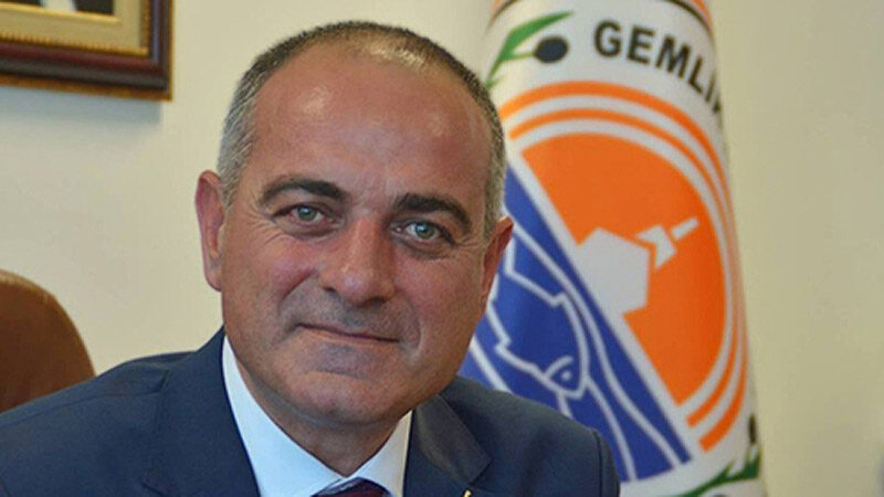 Gemlik Belediye Başkanı Mehmet Uğur Sertaslan, gıda zehirlenmesi şüphesiyle tedaviye