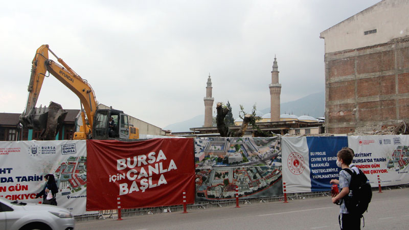‘Tarihi’ yıkım sürüyor! Ulucami Timurtaşpaşa’dan göründü ‘Tarihi’ yıkım sürüyor! Ulucami Timurtaşpaşa’dan göründü