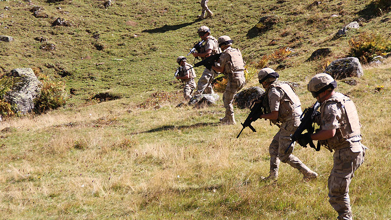 Komandolar Karadeniz’de kuş uçurtmuyor
