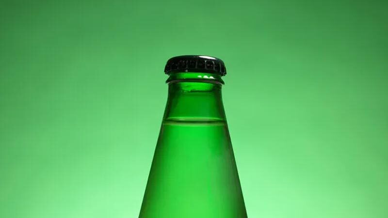 Mideyi rahatlatma özelliğine sahip maden suyu ve soda arasında bir