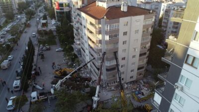 Dikkat çeken görüntü! Vinçlerle tuttular