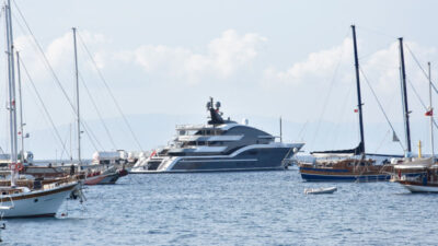 Görenler gözlerini alamadı! 450 bin TL’lik yakıt ikmali yaptı