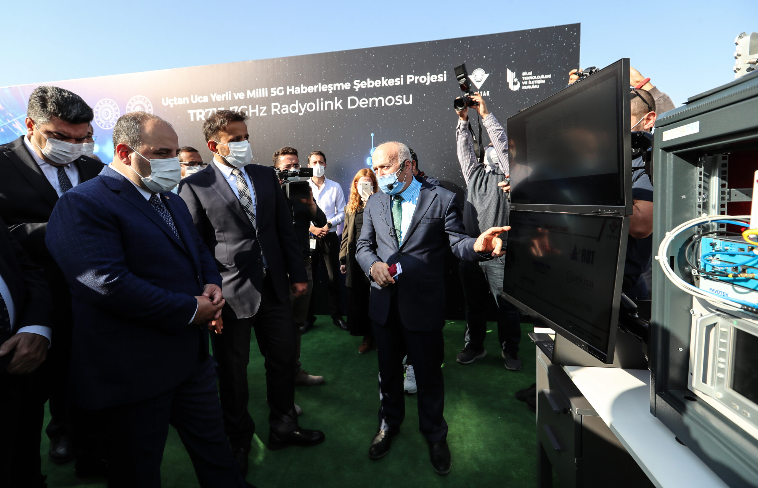 Yerli 5G projesinde büyük başarı! Bakan Varank test etti Yerli 5G projesinde büyük başarı! Bakan Varank test etti