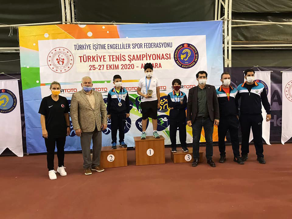 Genç raketlerden gümüş ve bronz madalya