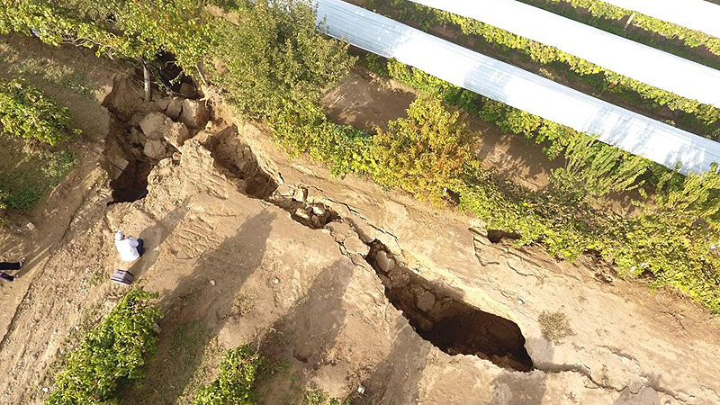 Tedirgin eden görüntü! Dev yarıklar oluştu Tedirgin eden görüntü! Dev yarıklar oluştu