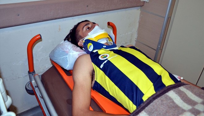 Yol kenarında antrenman yapan milli atlete otomobil çarptı