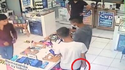 Bursa’da cep telefonunu hırsızlığı kamerada