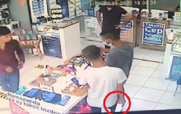 Bursa’da cep telefonunu hırsızlığı kamerada