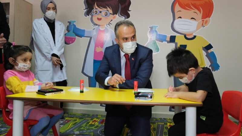 Ana Kucağı Bursa’yı sarıyor Bursa Büyükşehir Belediyesi’nin, özellikle dar gelirli ailelerin çocuklarının da okul