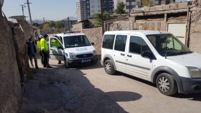 Babasının kullandığı otomobilin altında kaldı, hayatını kaybetti