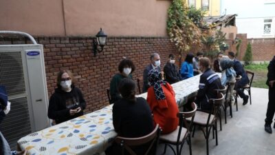 Başkan Taban nöbetçi kitaphanede öğrencilerle buluştu