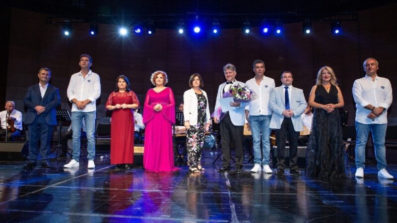 Bursa Büyükşehir orkestradan ‘Sezona Merhaba’ konseri Bursa Büyükşehir Belediyesi Orkestra Şube Müdürlüğü’nün karma ses ve saz