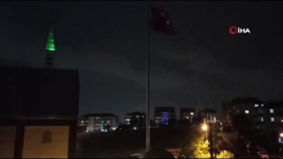 Bursa’da şimşekler geceyi gündüze çevirdi