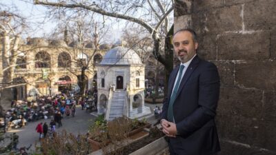 Bursa Ulu Cami göründü, sıra hanlarda