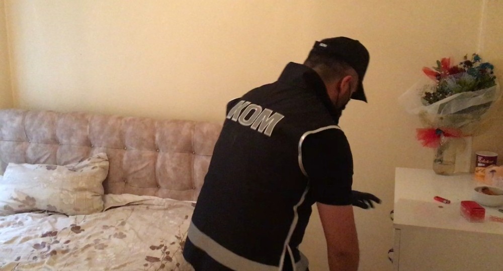 Bursa’da 120 şişe sahte içki ele geçirildi Bursa’da 120 şişe sahte içki ele geçirildi