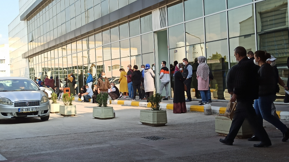 Görüntü Bursa’dan… Covid-19 kuyruğu