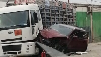 Bursa’da otomobil ile tüp yüklü kamyon çarpıştı! Faciaya ramak kala…