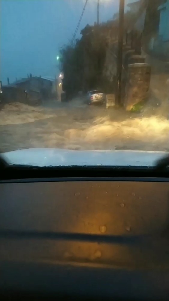 Bursa’yı kuvvetli yağış vurdu! İşte saniye saniye görüntüler…