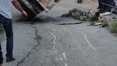 Bursa’da yan yatan kamyonet vatandaşlara zor anlar yaşattı