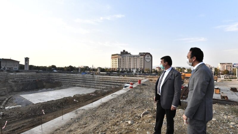 Osmangazi Belediyesi tarafından Santral Garaj bölgesinde hayata geçirilen Osmangazi Meydanı