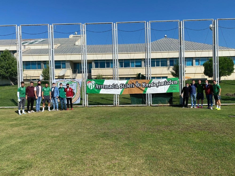 Bursaspor taraftarı takımına moral verdi