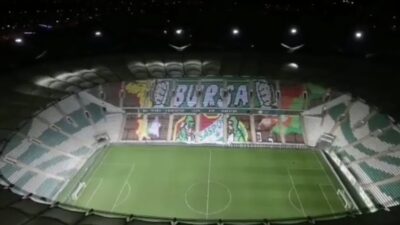 Bursaspor taraftarından muhteşem piksel karton koreografisi