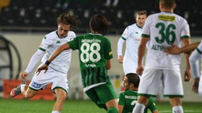 Bursaspor topu rakibe bırakıyor