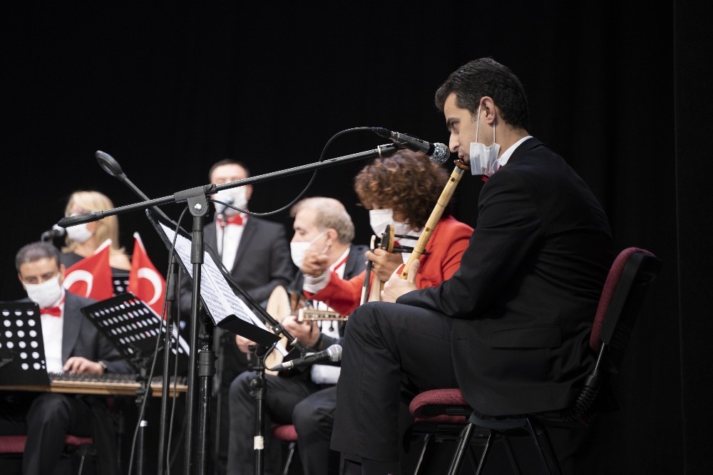Bursa’da Cumhuriyet coşkusu konserle başladı Bursa’da Cumhuriyet coşkusu konserle başladı