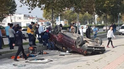 Bursa’da otomobil takla attı: 2 yaralı