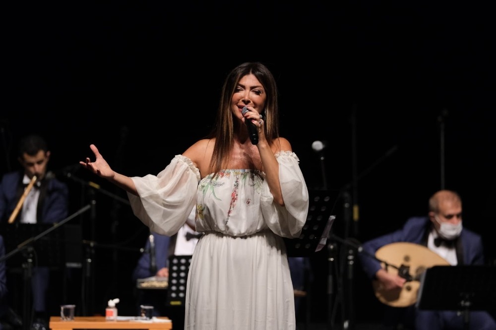 Elif Güreşçi’den müzik ziyafeti Elif Güreşçi’den müzik ziyafeti