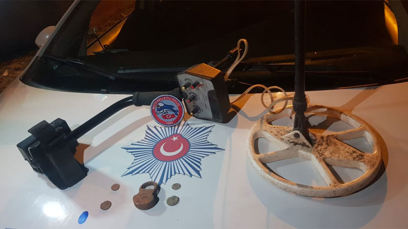 Bursa'nın İnegöl ilçesinde huzur uygulaması sırasında otomobilde yapılan aramada tarihi
