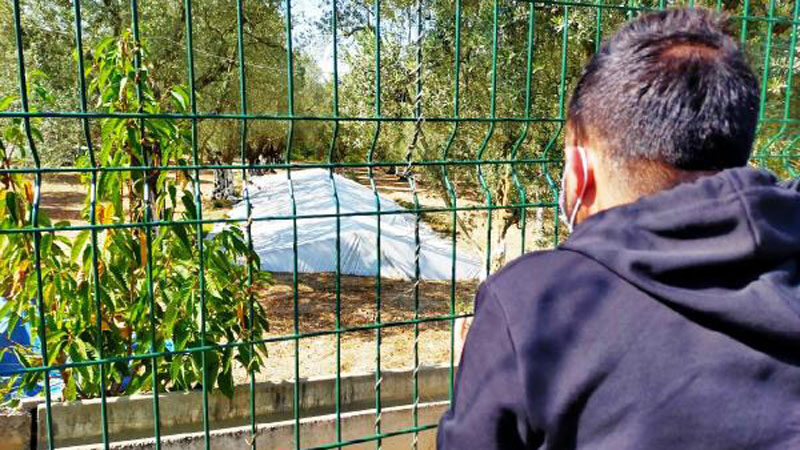 Bursa’da bulundu! Özel branda ile kapatıldı Bursa'nın İznik ilçesinde, son 2 yılda yapılan kazılarda 5 lahde