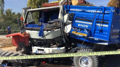 Kamyon ile traktör çarpıştı! Ölü ve yaralılar var