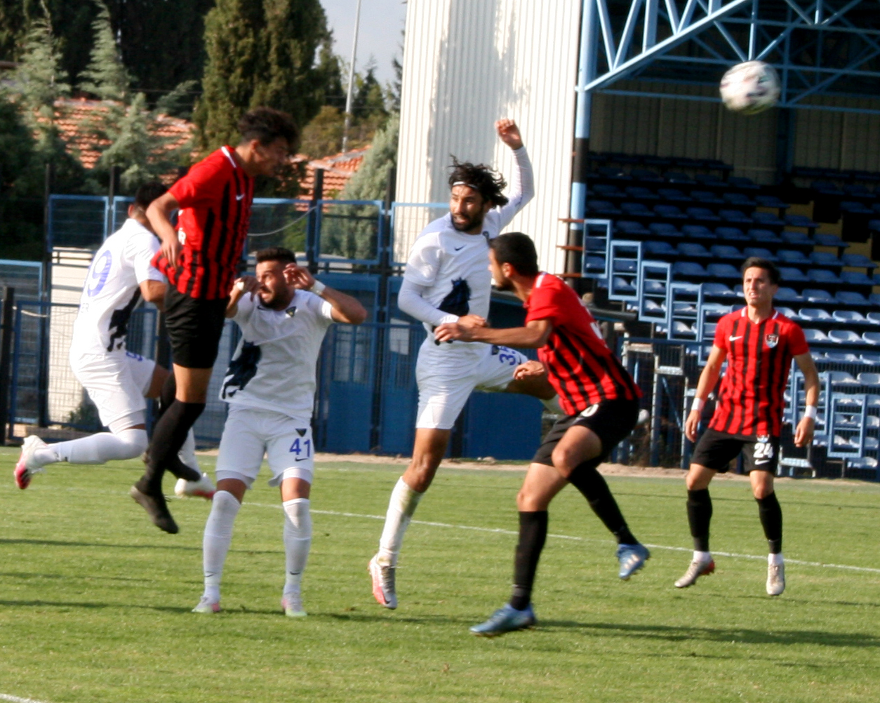 Karacabey evinde de yıkıldı… Üst üste ikinci maçını da… Karacabey evinde de yıkıldı… Üst üste ikinci maçını da…