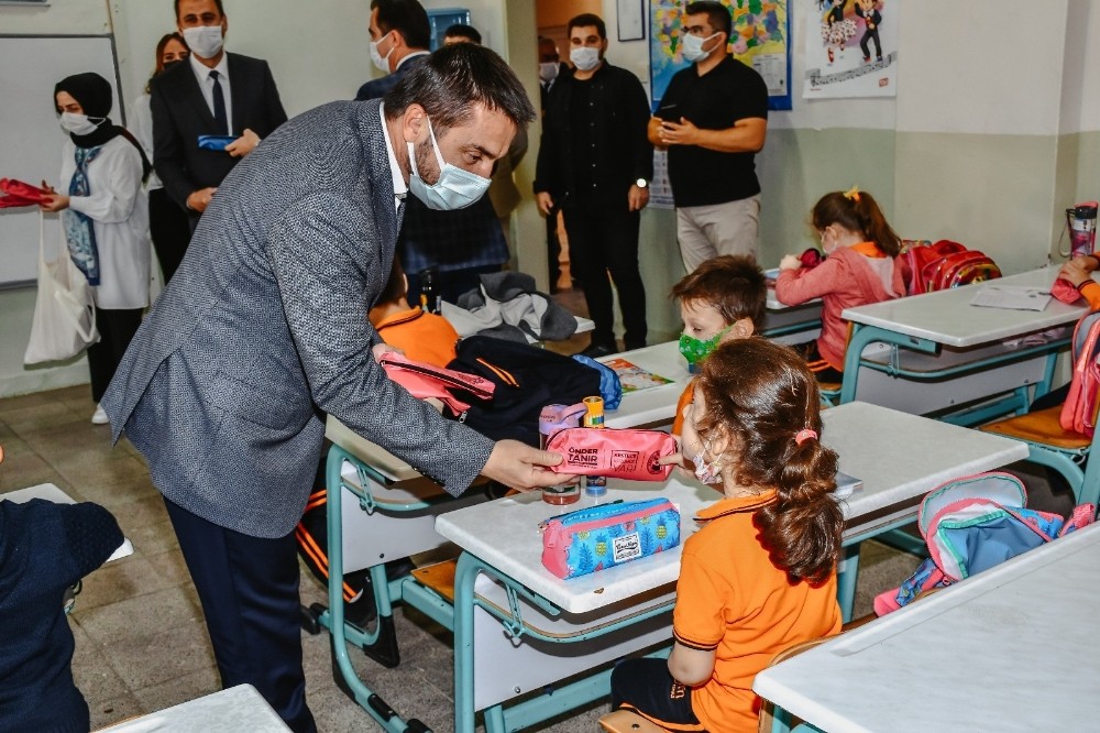 Kestel Belediyesi’nden 4 bin öğrenciye kırtasiye desteği