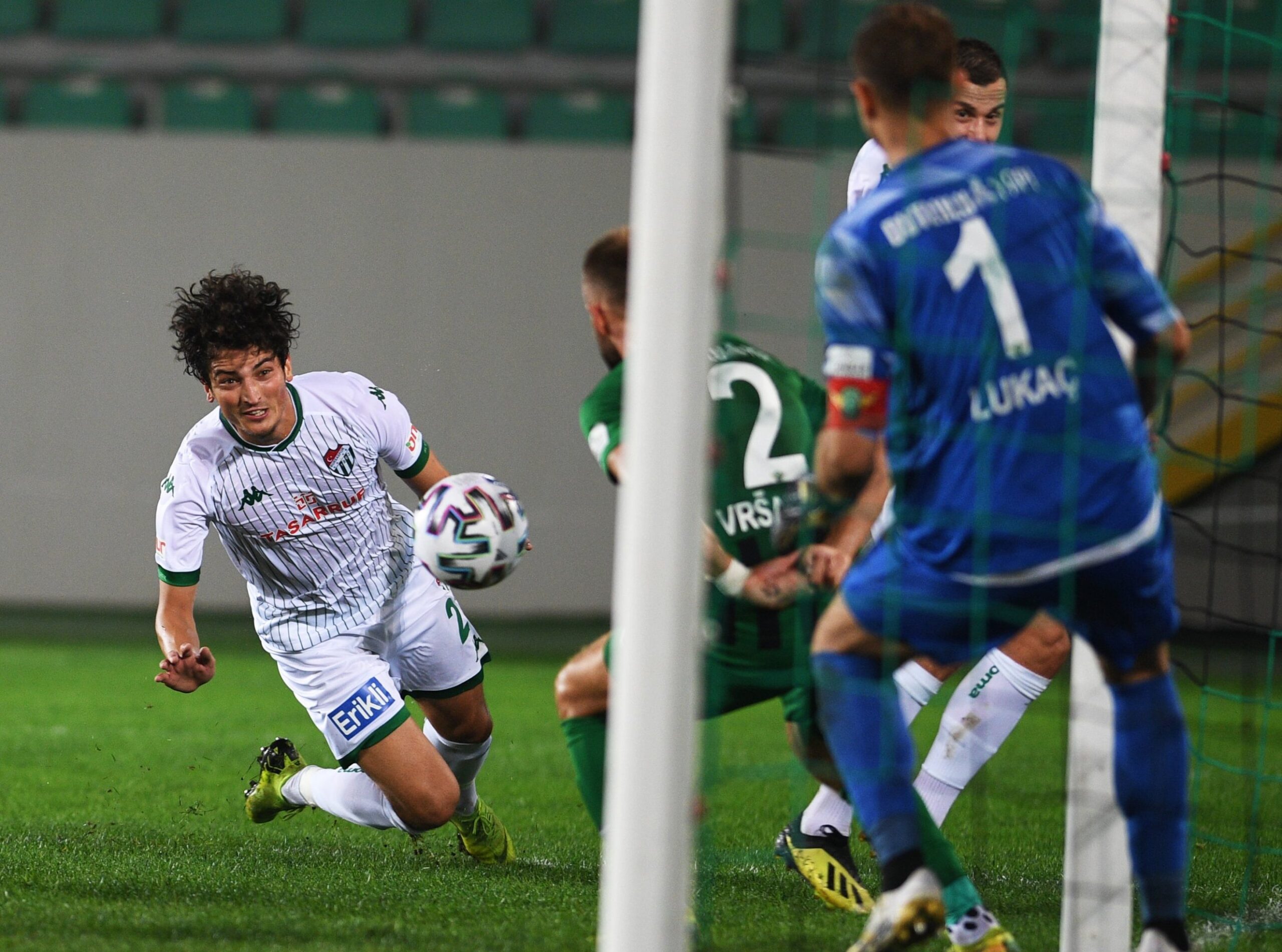 Timsah geçen sezonu mumla arıyor… Timsah geçen sezonu mumla arıyor…