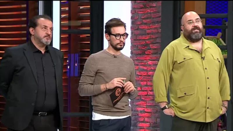 Elenen isim gözyaşları içinde veda etti Elenen isim gözyaşları içinde veda etti