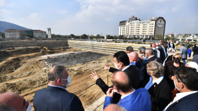 Ustalık eserine bir beğeni de demokrasinin uç beylerinden