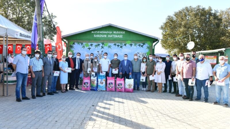 Mustafakemalpaşa’da yenilenen hayvan barınağına renk geldi Mustafakemalpaşa Belediyesi, yardıma muhtaç ve sahipsiz sokak hayvanlarına kucak açtığı