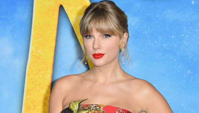 Taylor Swift 2020’de 1 milyon albüm satan ilk şarkıcı oldu
