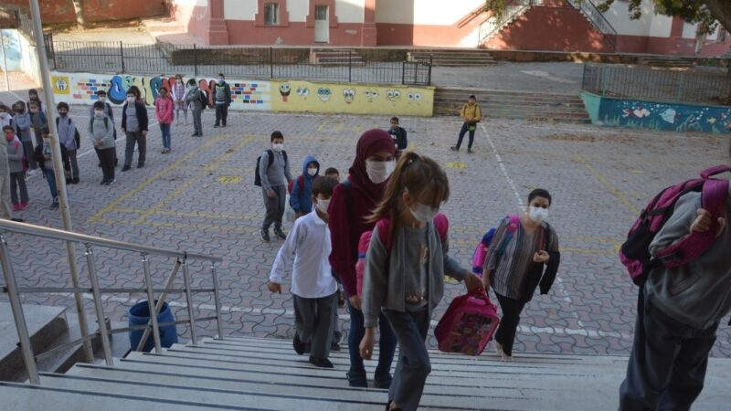 Orhangazi’de 1731 öğrenci ders başı yaptı Millî Eğitim Bakanlığı’nın Sağlık Kurulu tavsiye kararları doğrultusunda yüz yüze