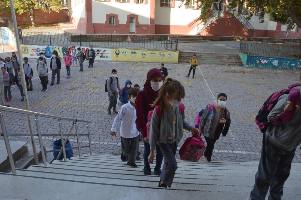 Orhangazi’de 1731 öğrenci ders başı yaptı Orhangazi’de 1731 öğrenci ders başı yaptı