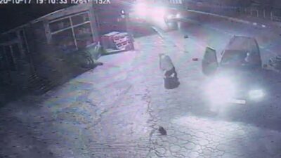 Bursa’da otomobil ile motosiklet çarpıştı! Kaza anı kamerada