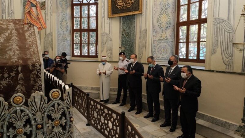 Padişah türbelerinde Kur’an tilaveti Padişah türbelerinde Kur’an tilaveti