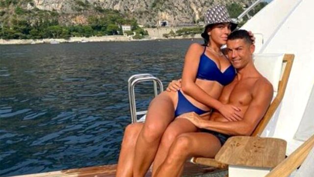 Ronaldo’nun sevgilisi yaşadıkları tutkulu aşkı anlattı: Cristiano tam bir bomba Ronaldo’nun sevgilisi yaşadıkları tutkulu aşkı anlattı: Cristiano tam bir bomba