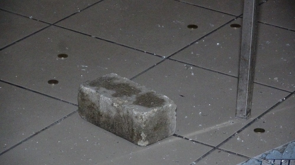 Bursa’da saniyeler içinde marketi soydular! İşte o anlar