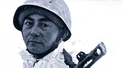 Sosyal medya bu fotoğrafı konuşuyor! Her gören ünlü şarkıcıya benzetti