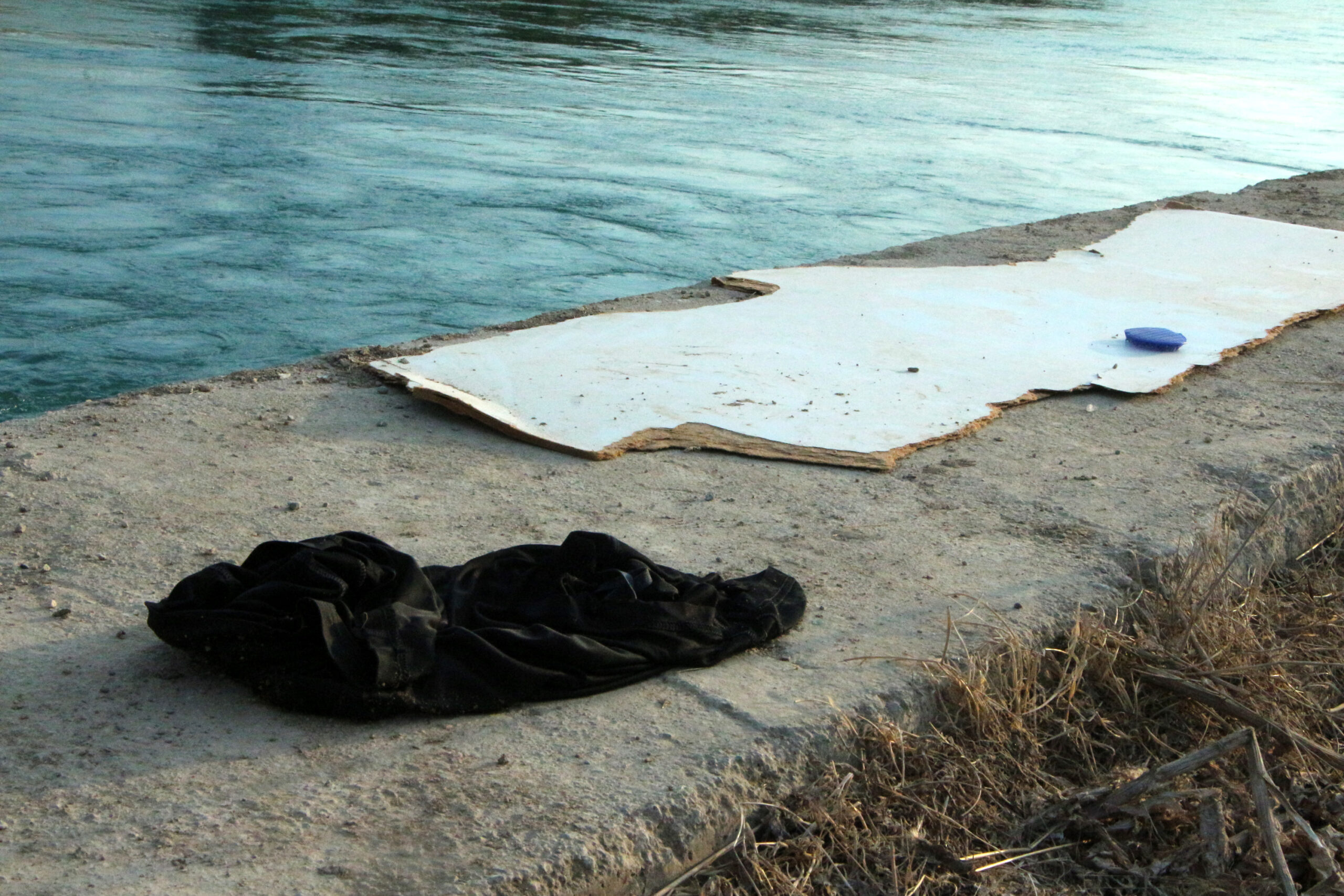 Serinlemek için girdiği sulama kanalında kayboldu