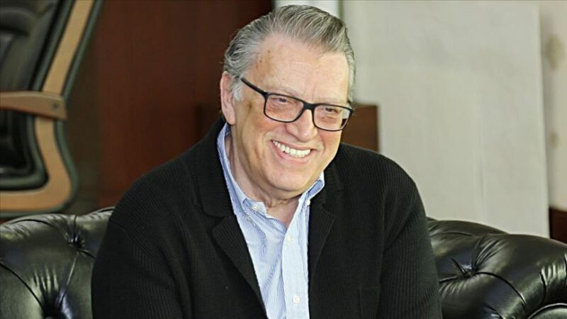 Pek çok siyasi isim, İstanbul'da tedavi gördüğü hastanede hayatını kaybeden